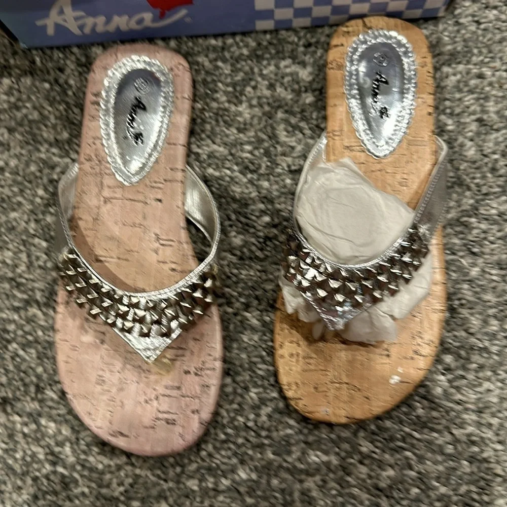 Anna silver sandal. Size 2 girls